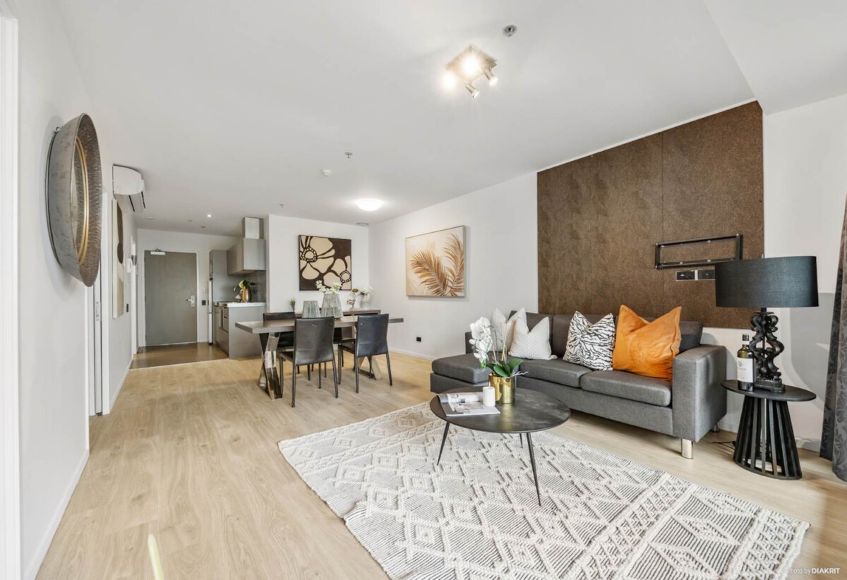 Auckland Girls’ Grammar School zone, Freehold 2 beds 1 bath apartment, 65sqm plus a super large balcony, Full furniture package is included, 2 km to Auckland Girls’ Grammar School, 303/19 Anzac Avenue, City Centre, Auckland