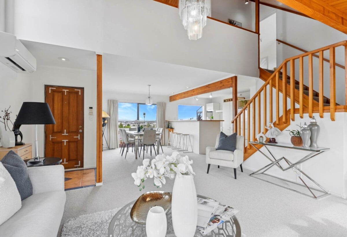 Charming 3 bedrooms + multi-purpose room + a sauna, 38A Waiohua Road, Greenlane, Auckland