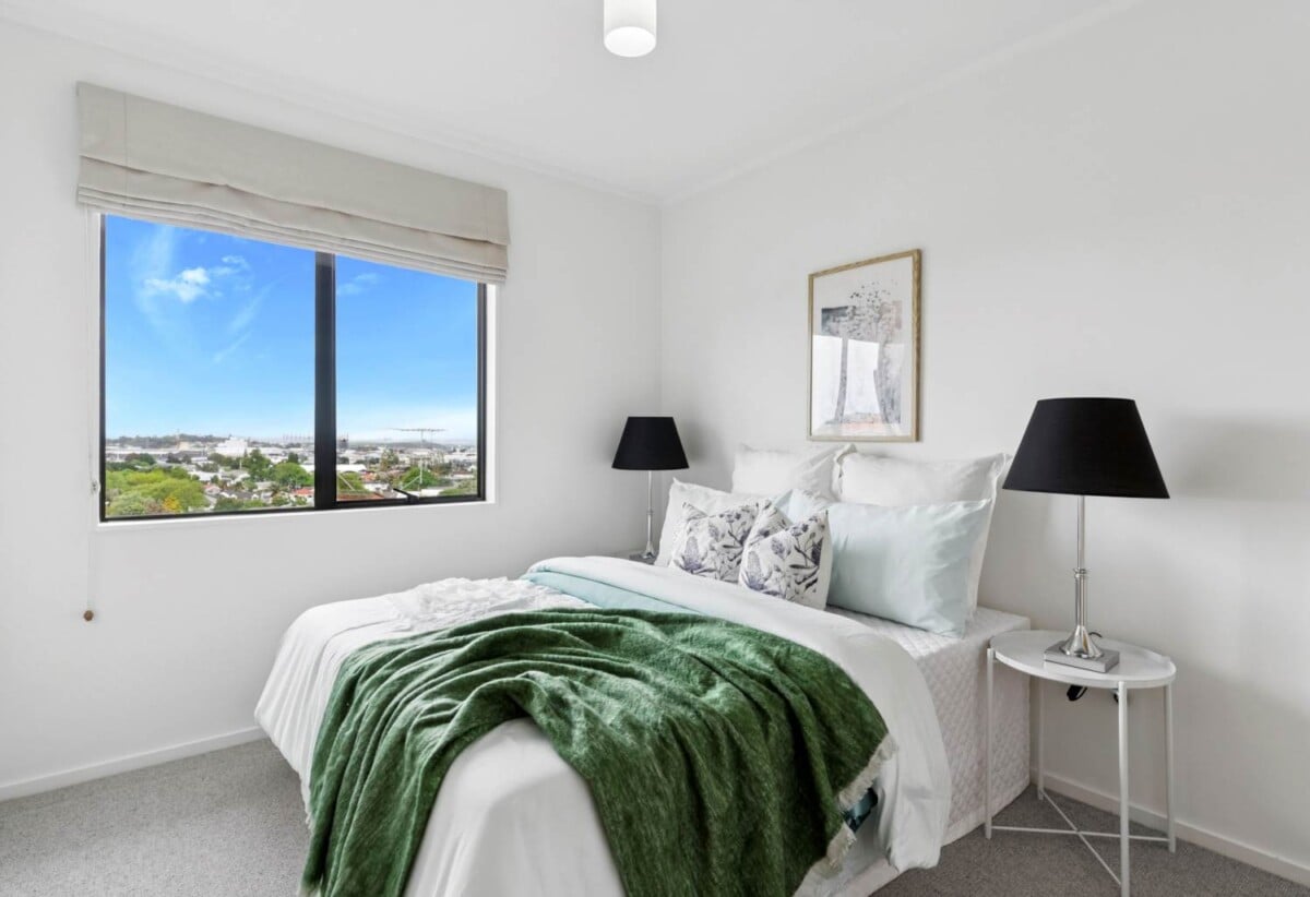 Charming 3 bedrooms + multi-purpose room + a sauna, 38A Waiohua Road, Greenlane, Auckland