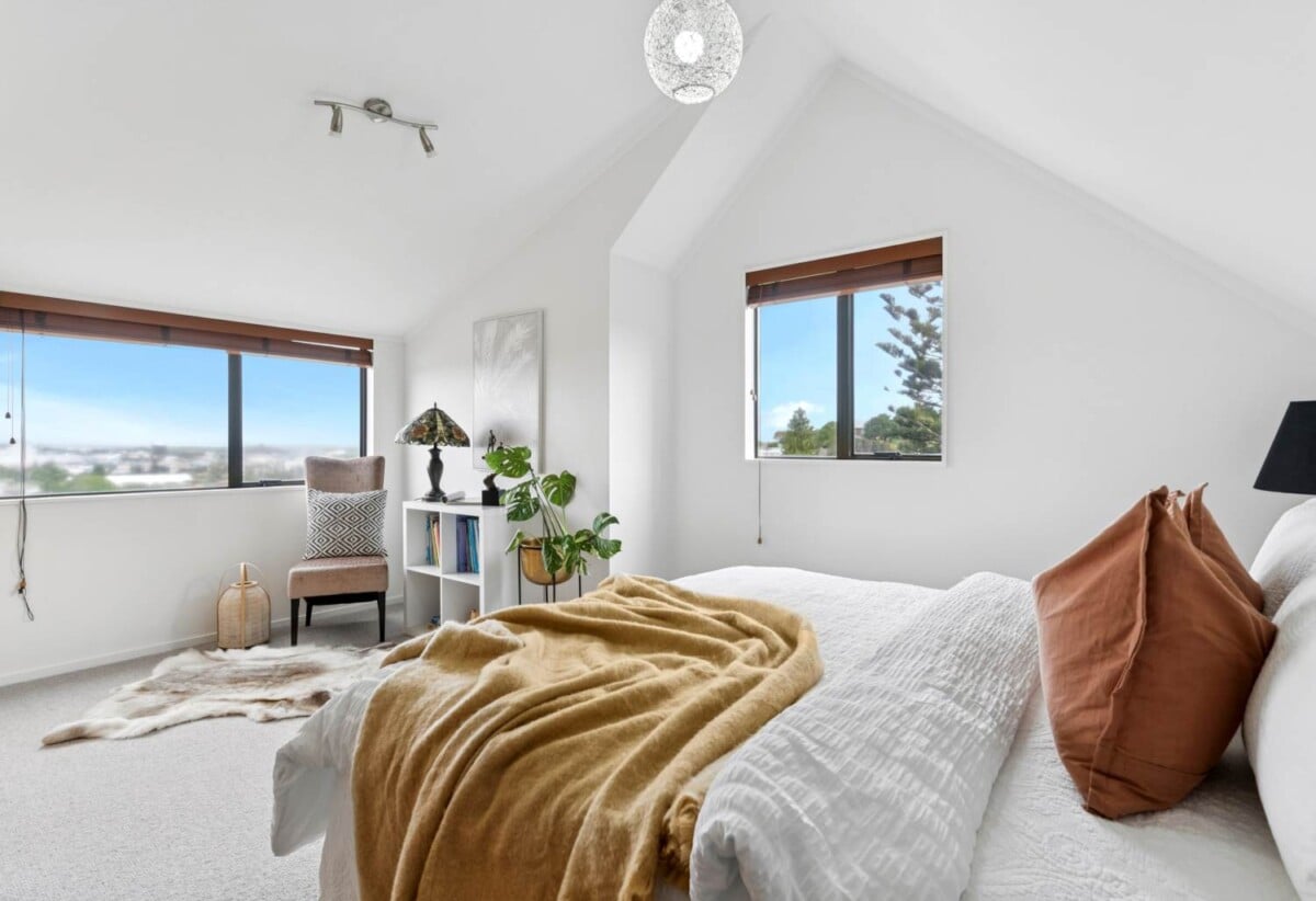 Charming 3 bedrooms + multi-purpose room + a sauna, 38A Waiohua Road, Greenlane, Auckland