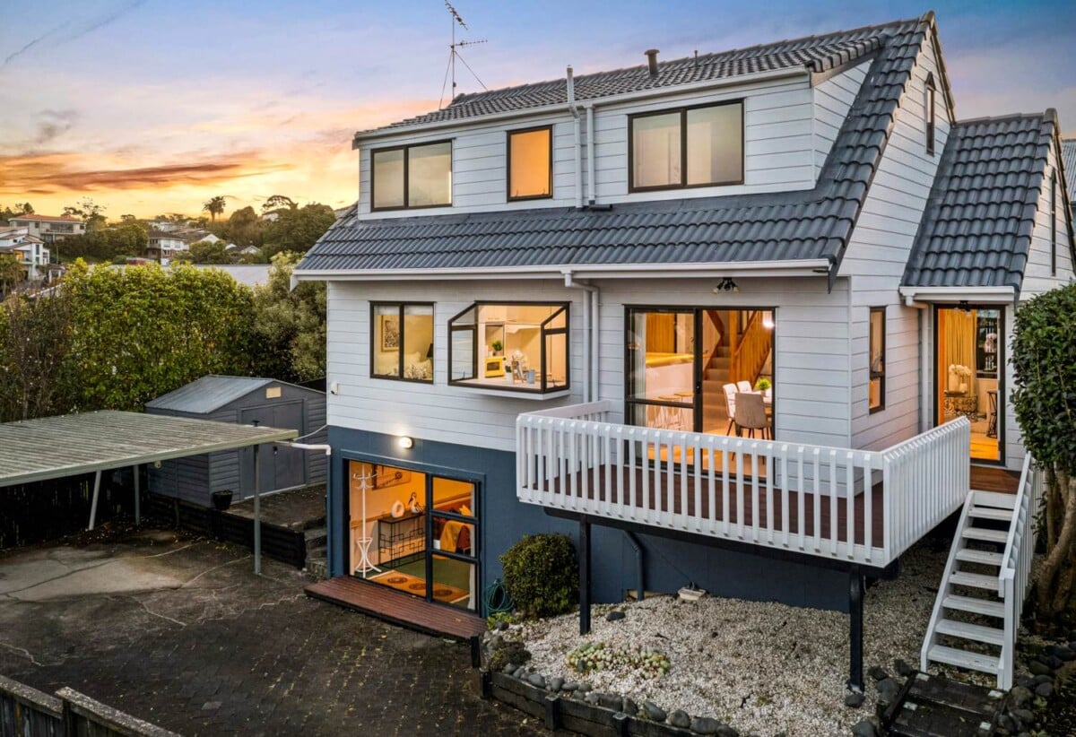 Charming 3 bedrooms + multi-purpose room + a sauna, 38A Waiohua Road, Greenlane, Auckland