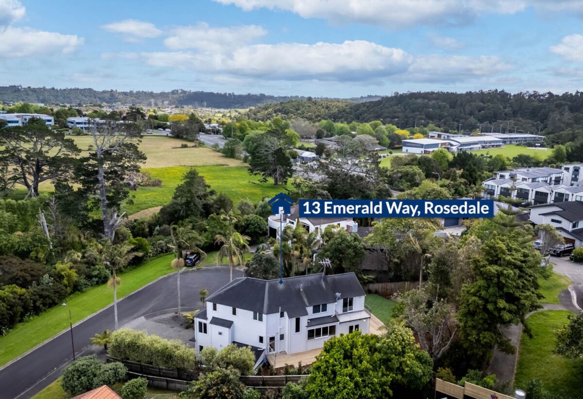 Ignore the CV, Fully Renovated Luxury 5 bedrooms house on 776m² section, 13 Emerald Way, Albany, Auckland