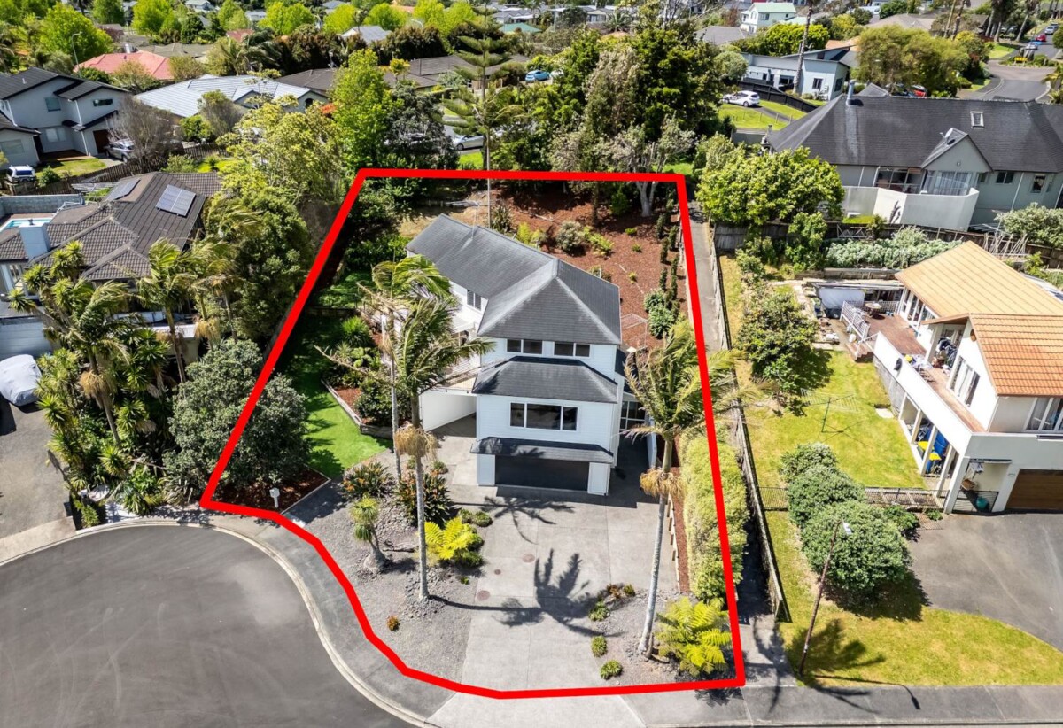 Ignore the CV, Fully Renovated Luxury 5 bedrooms house on 776m² section, 13 Emerald Way, Albany, Auckland