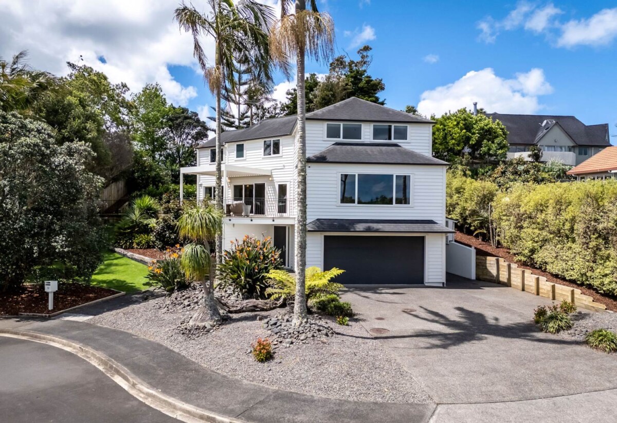 Ignore the CV, Fully Renovated Luxury 5 bedrooms house on 776m² section, 13 Emerald Way, Albany, Auckland