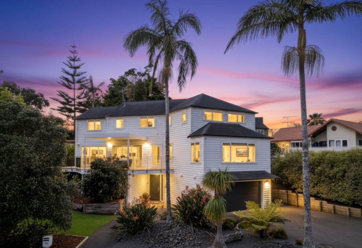Ignore the CV, Fully Renovated Luxury 5 bedrooms house on 776m² section, 13 Emerald Way, Albany, Auckland