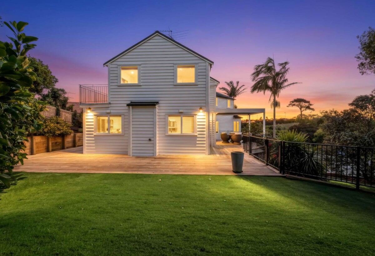 Ignore the CV, Fully Renovated Luxury 5 bedrooms house on 776m² section, 13 Emerald Way, Albany, Auckland