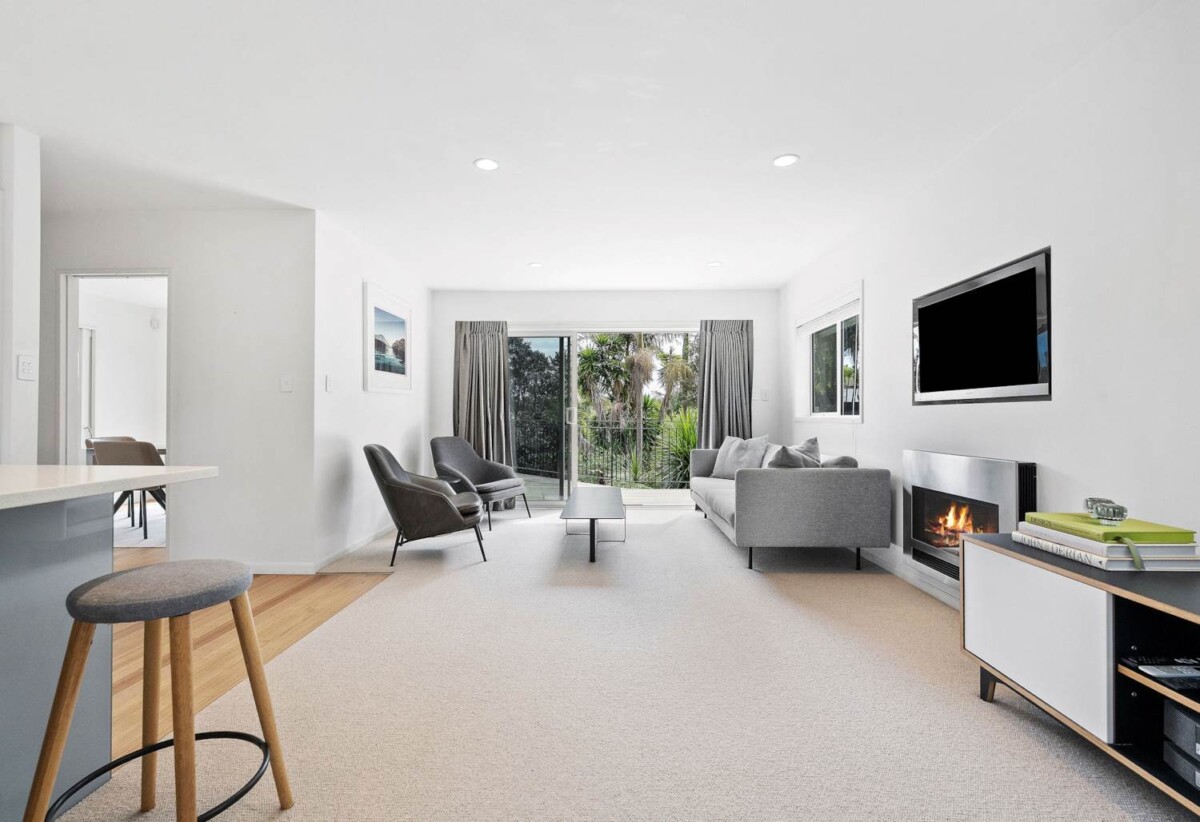 Ignore the CV, Fully Renovated Luxury 5 bedrooms house on 776m² section, 13 Emerald Way, Albany, Auckland