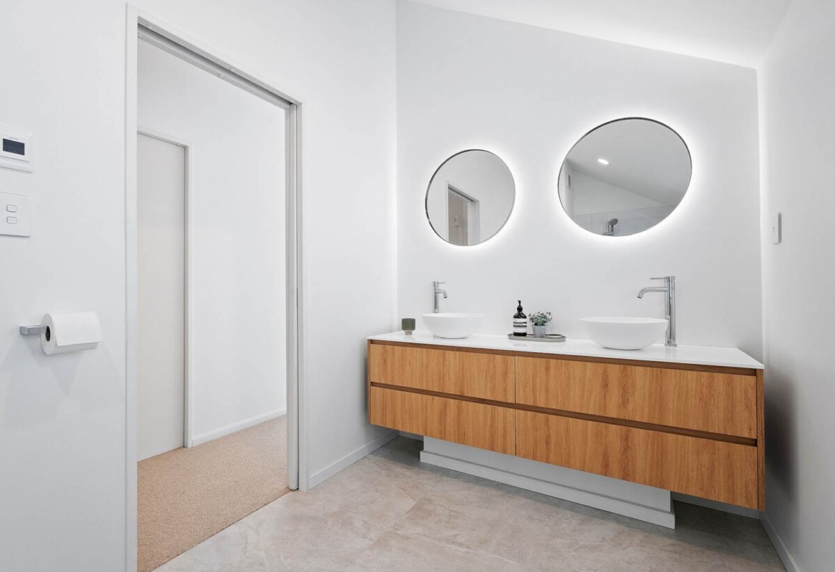 Ignore the CV, Fully Renovated Luxury 5 bedrooms house on 776m² section, 13 Emerald Way, Albany, Auckland
