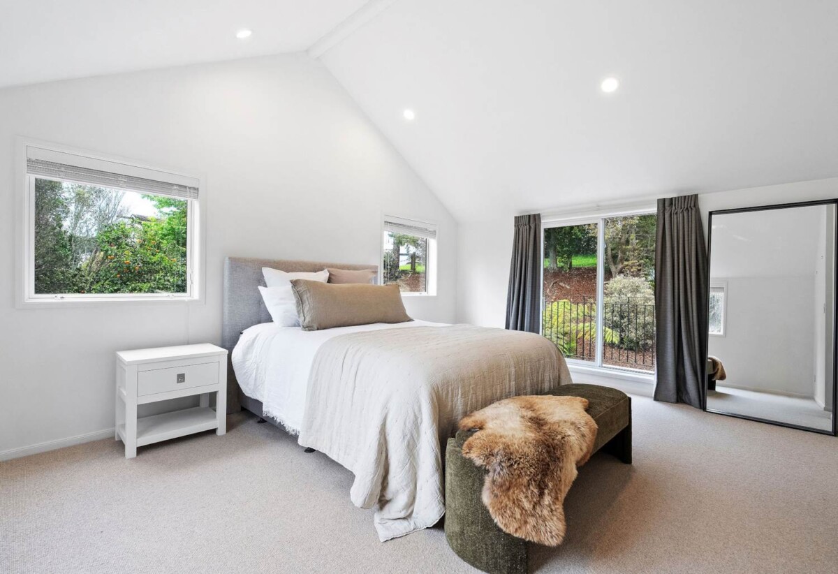 Ignore the CV, Fully Renovated Luxury 5 bedrooms house on 776m² section, 13 Emerald Way, Albany, Auckland