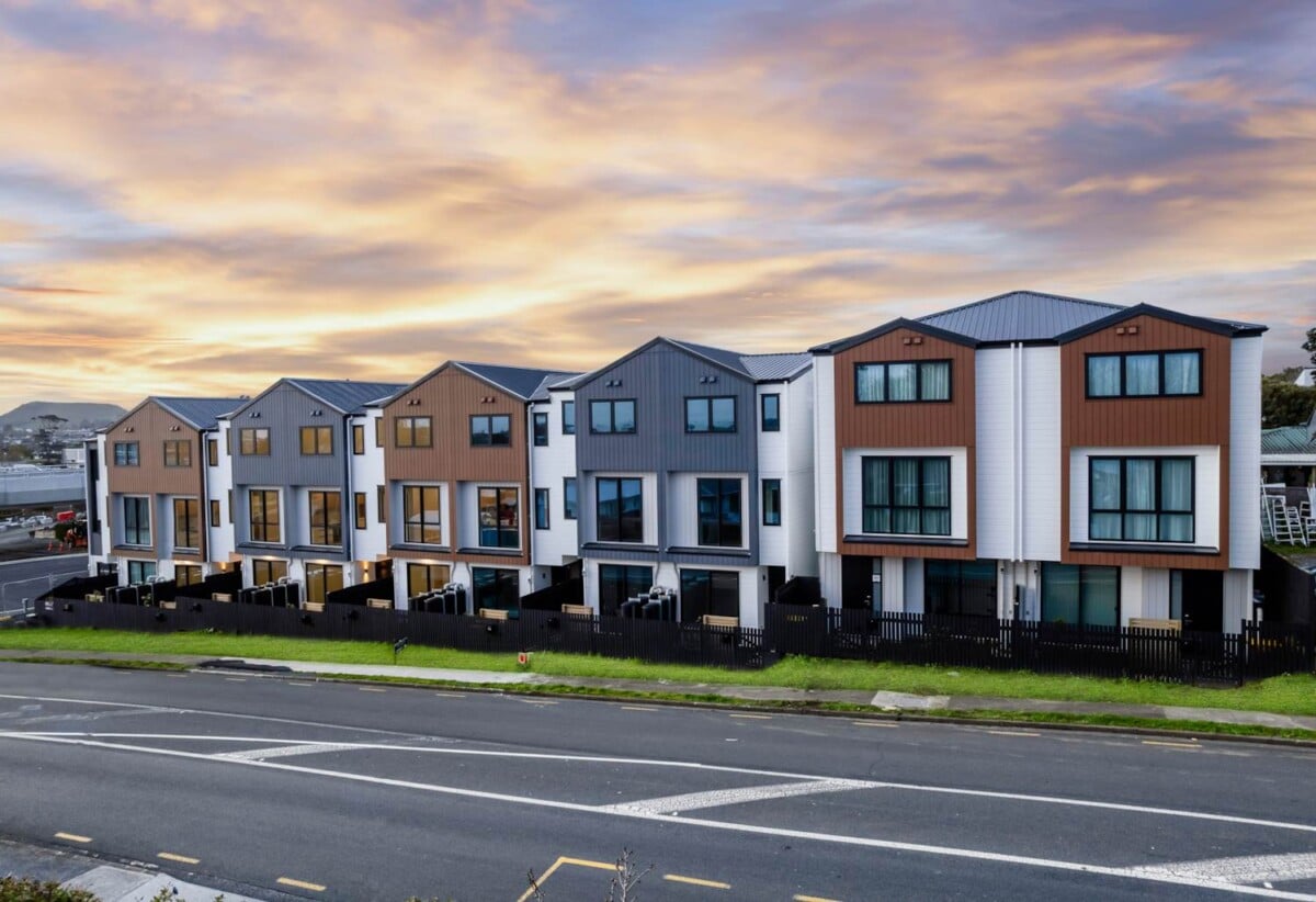 Brand New, Move-In Ready, 3 bedrooms home in the Heart of Pakuranga, 6/2 Reeves Road, Pakuranga, Auckland