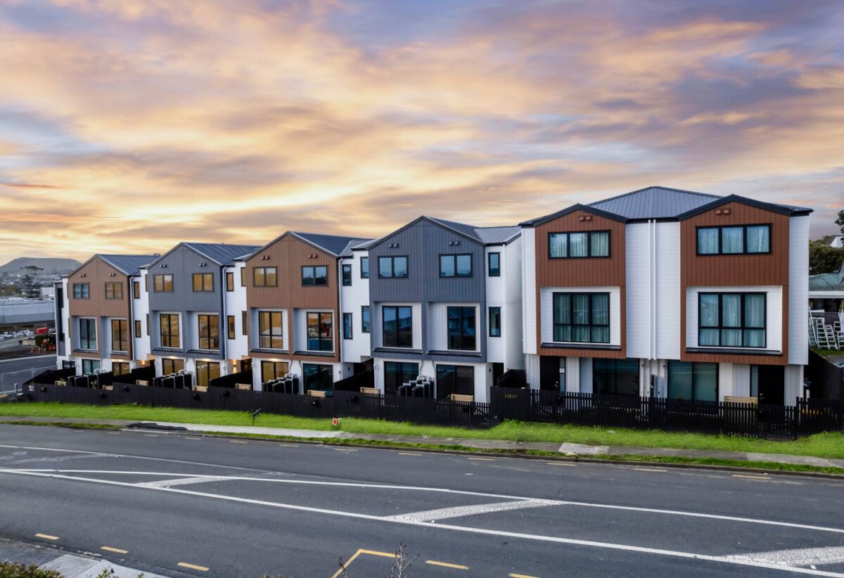 Brand New, Move-In Ready, 3 bedrooms home in the Heart of Pakuranga, 8/2 Reeves Road, Pakuranga, Auckland