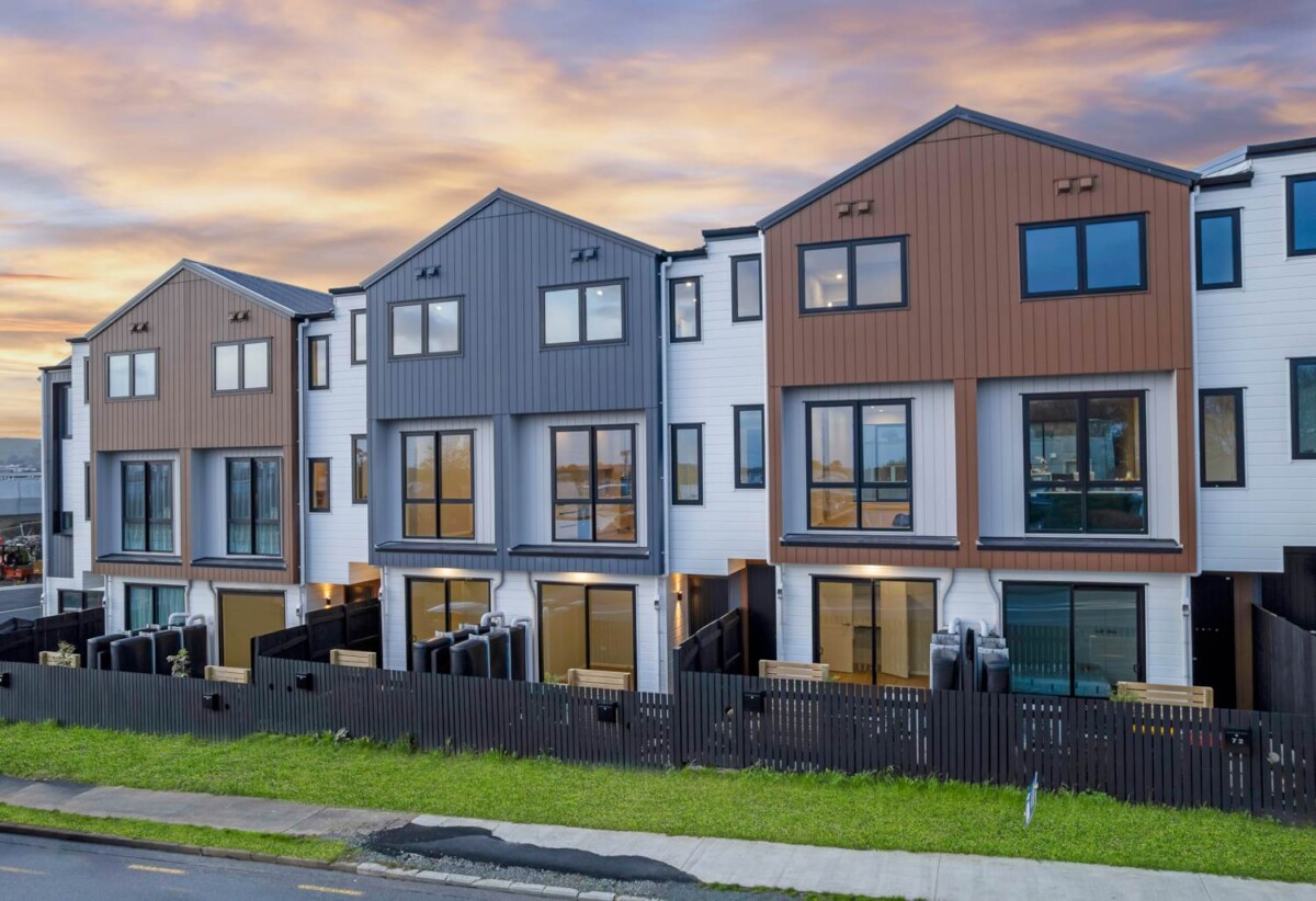 Brand New, Move-In Ready, 3 bedrooms home in the Heart of Pakuranga, 8/2 Reeves Road, Pakuranga, Auckland