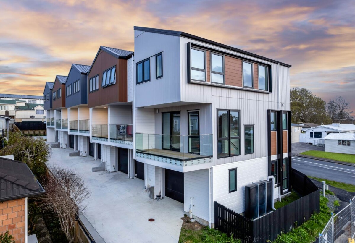 Brand New, Move-In Ready, 3 bedrooms home in the Heart of Pakuranga, 8/2 Reeves Road, Pakuranga, Auckland