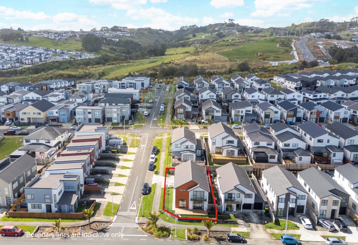 5 bedrooms Corner-side Modern Family Home, 18 Hermitage Street, Flat Bush, Auckland