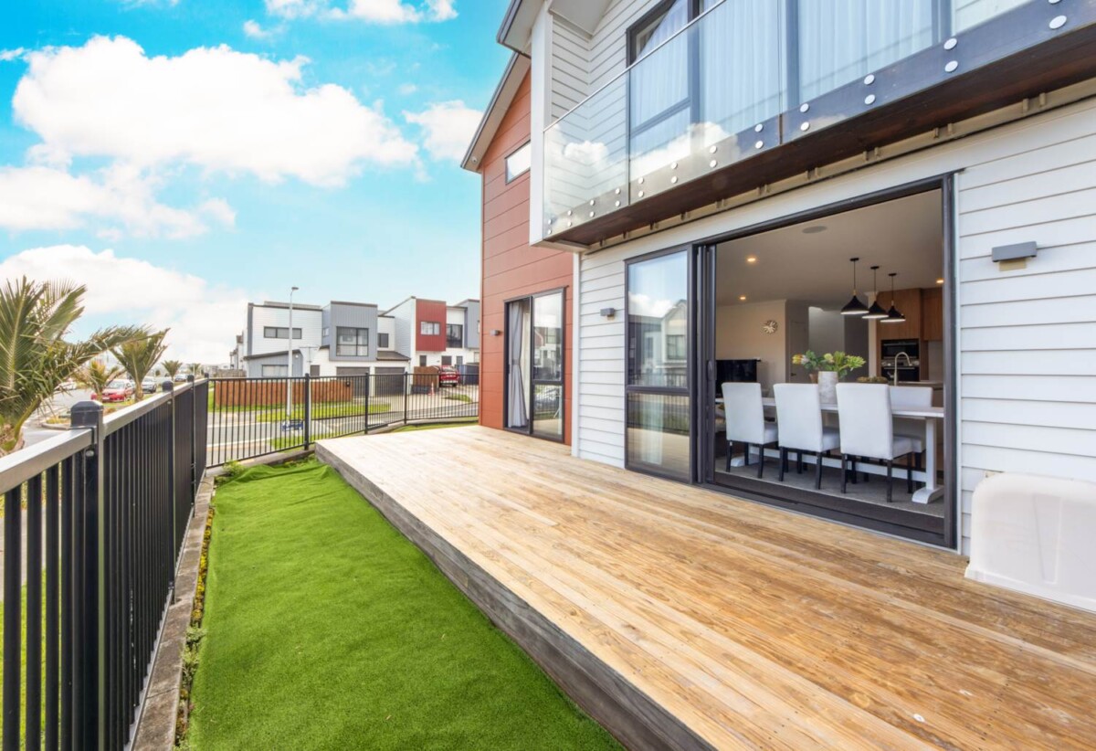 5 bedrooms Corner-side Modern Family Home, 18 Hermitage Street, Flat Bush, Auckland