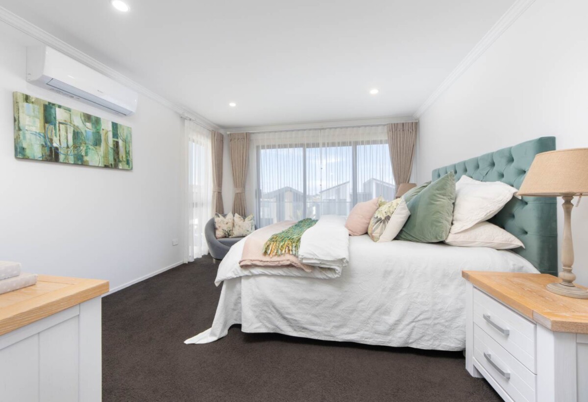 5 bedrooms Corner-side Modern Family Home, 18 Hermitage Street, Flat Bush, Auckland