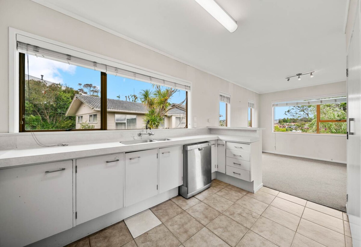 Do-Up or live, 5 bedrooms (3+2) house on 1040m² section, 1A Limmer Place, Browns Bay, Auckland