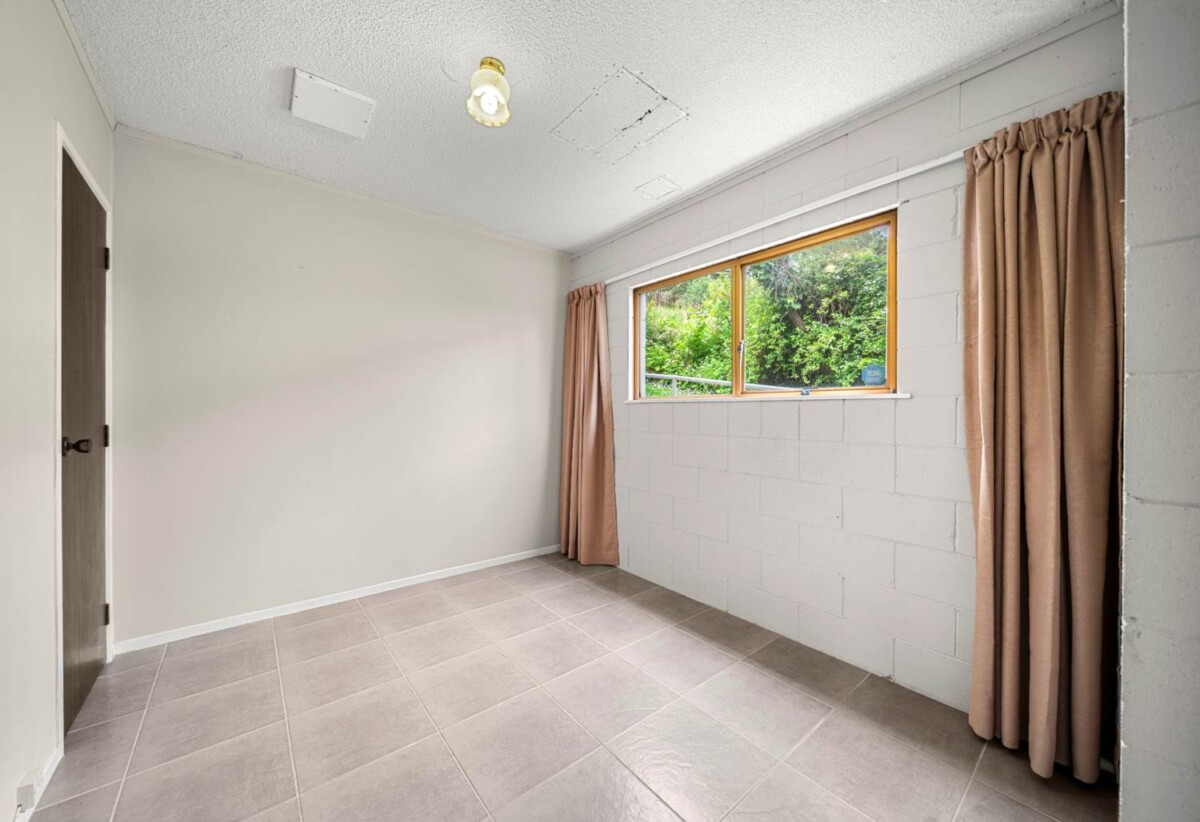 Do-Up or live, 5 bedrooms (3+2) house on 1040m² section, 1A Limmer Place, Browns Bay, Auckland