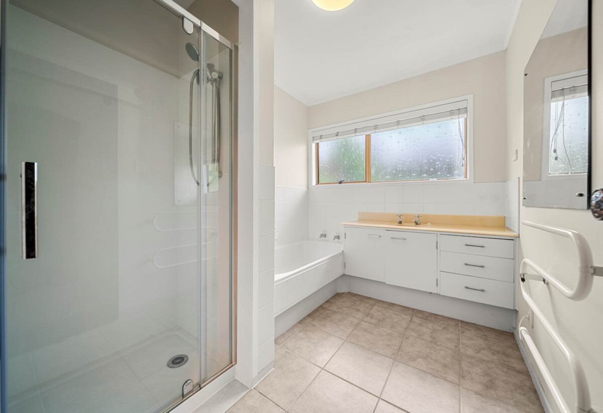 Do-Up or live, 5 bedrooms (3+2) house on 1040m² section, 1A Limmer Place, Browns Bay, Auckland