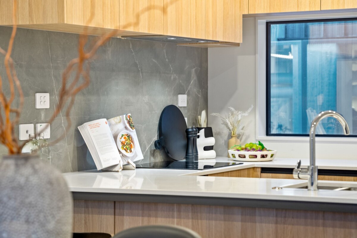 Massive Price Reduction, 3 beds + study 2.5 baths home with garage, zoned for Selwyn College, Baradene College, Remuera Intermediate, Meadowbank School, 4/10 Meadowbank Road, Meadowbank, Auckland
