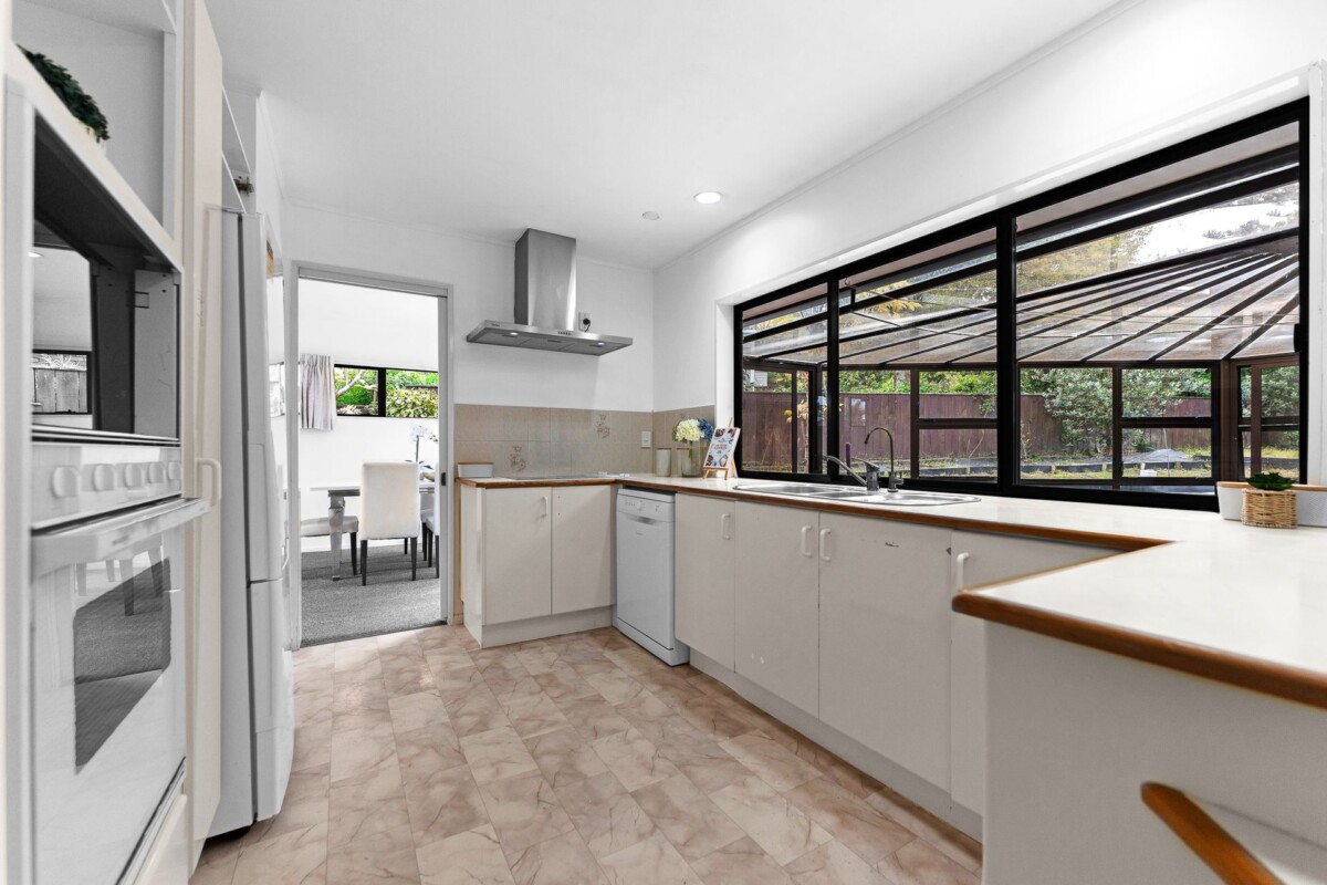 Family circumstances need Must sell, 4 beds house on 837m2 land, zone for Botany Downs School, 25 Lexington Drive, Botany Downs, Auckland