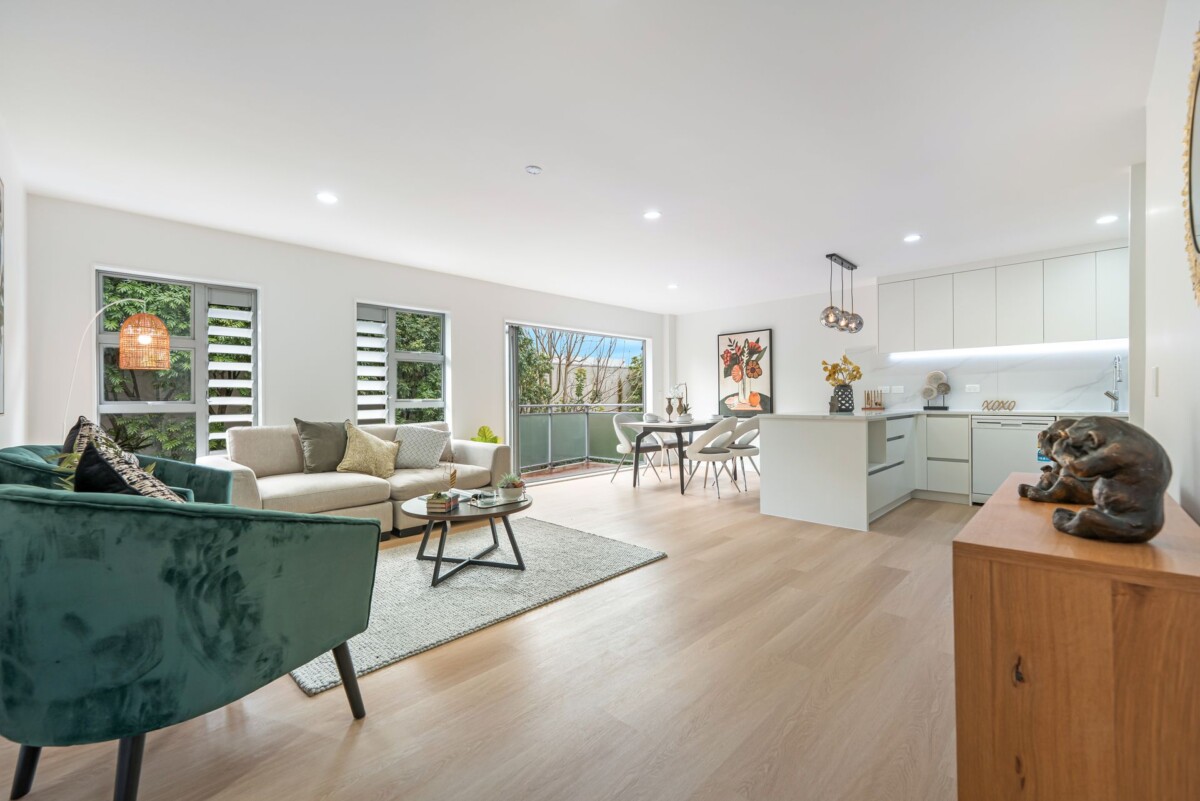 RENOVATED, 3 bedrooms house on 553m2 section, in the Heart of Manurewa, 14 Oxford Road, Manurewa, Auckland