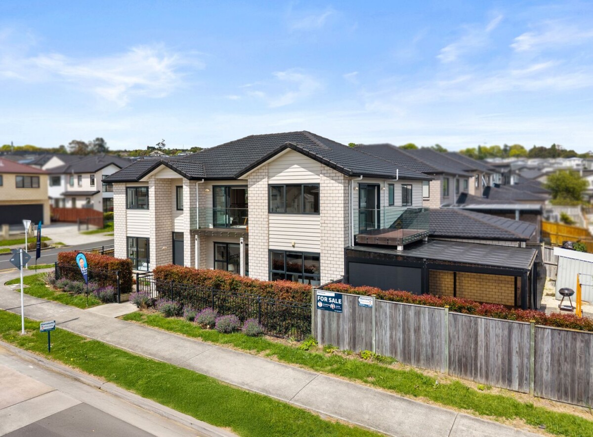 Vendor relocated to overseas, Ready to Sell, 6 bedrooms house, 67 Drumbuoy Drive, Flat Bush, Auckland