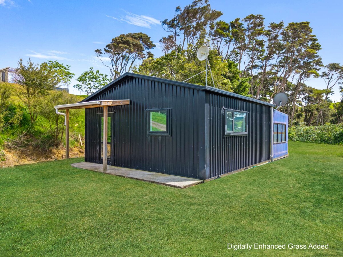 4 bedrooms lifestyle house on 11.45ha land, on the edge of Lake Waikare, 915 Waikare Road, Waerenga, Waikato