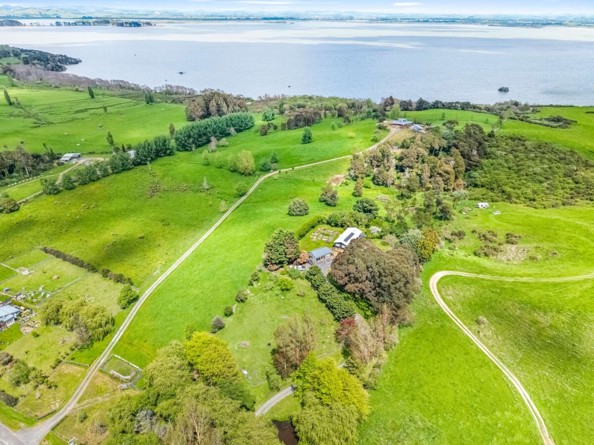 4 bedrooms lifestyle house on 11.45ha land, on the edge of Lake Waikare, 915 Waikare Road, Waerenga, Waikato
