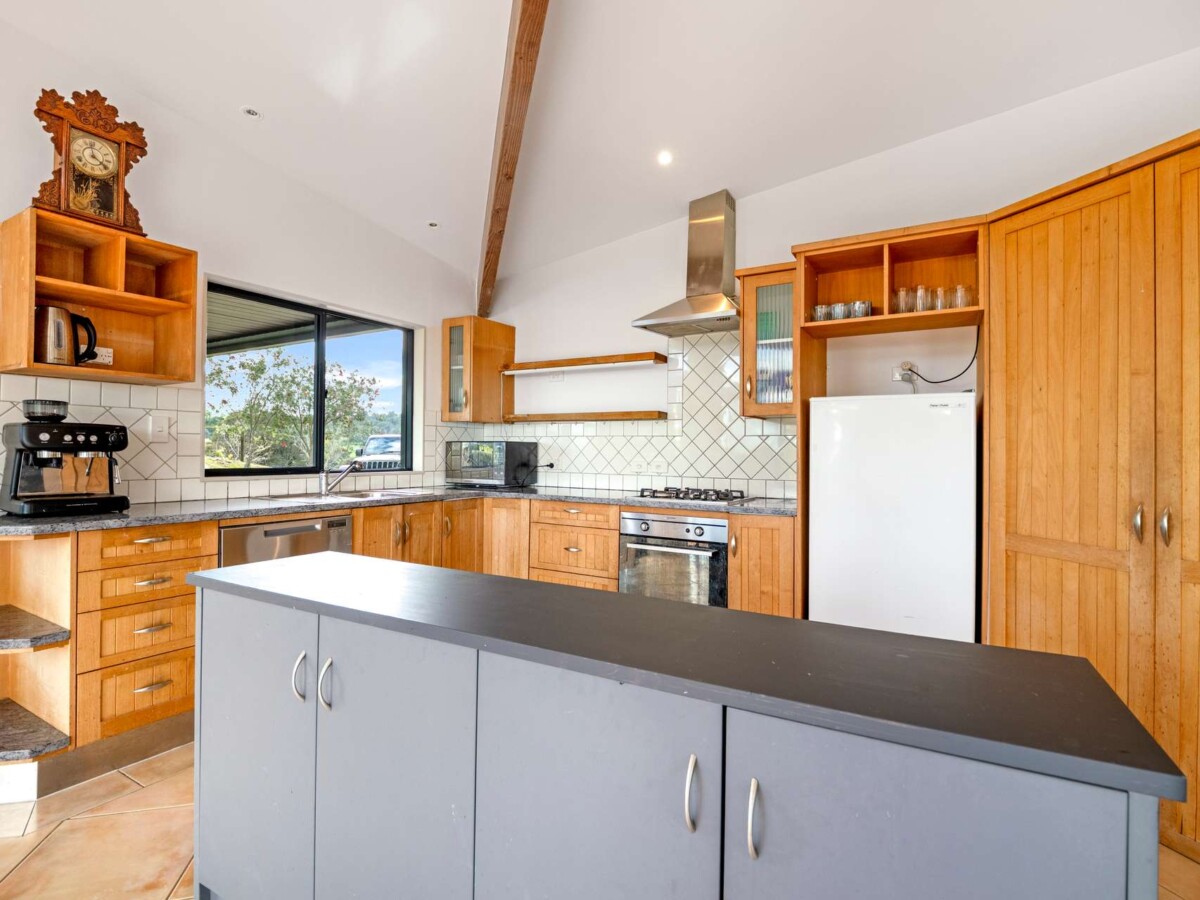 4 bedrooms lifestyle house on 11.45ha land, on the edge of Lake Waikare, 915 Waikare Road, Waerenga, Waikato