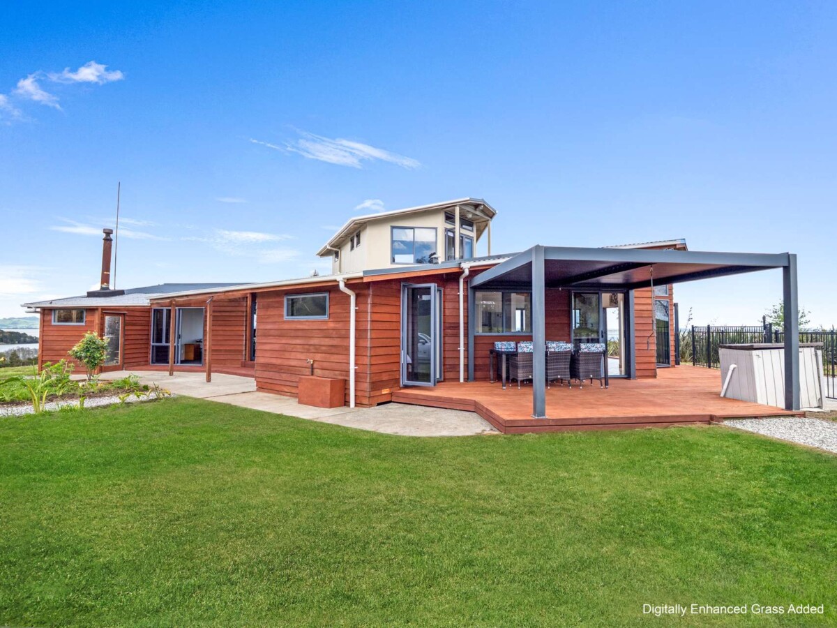 4 bedrooms lifestyle house on 11.45ha land, on the edge of Lake Waikare, 915 Waikare Road, Waerenga, Waikato