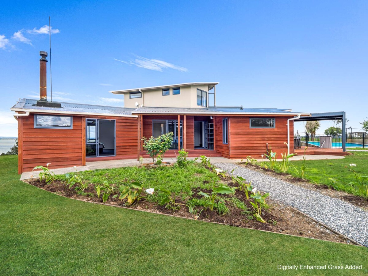 4 bedrooms lifestyle house on 11.45ha land, on the edge of Lake Waikare, 915 Waikare Road, Waerenga, Waikato
