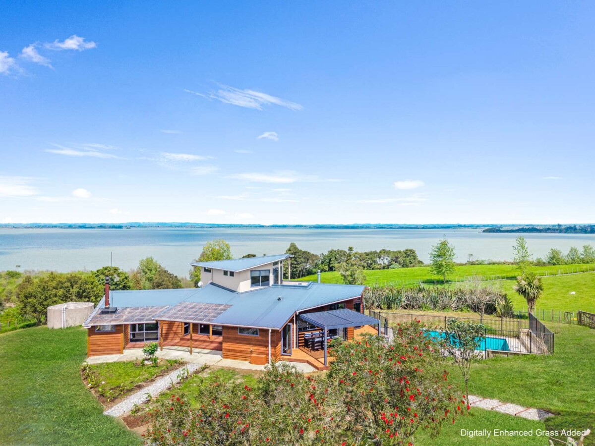 4 bedrooms lifestyle house on 11.45ha land, on the edge of Lake Waikare, 915 Waikare Road, Waerenga, Waikato