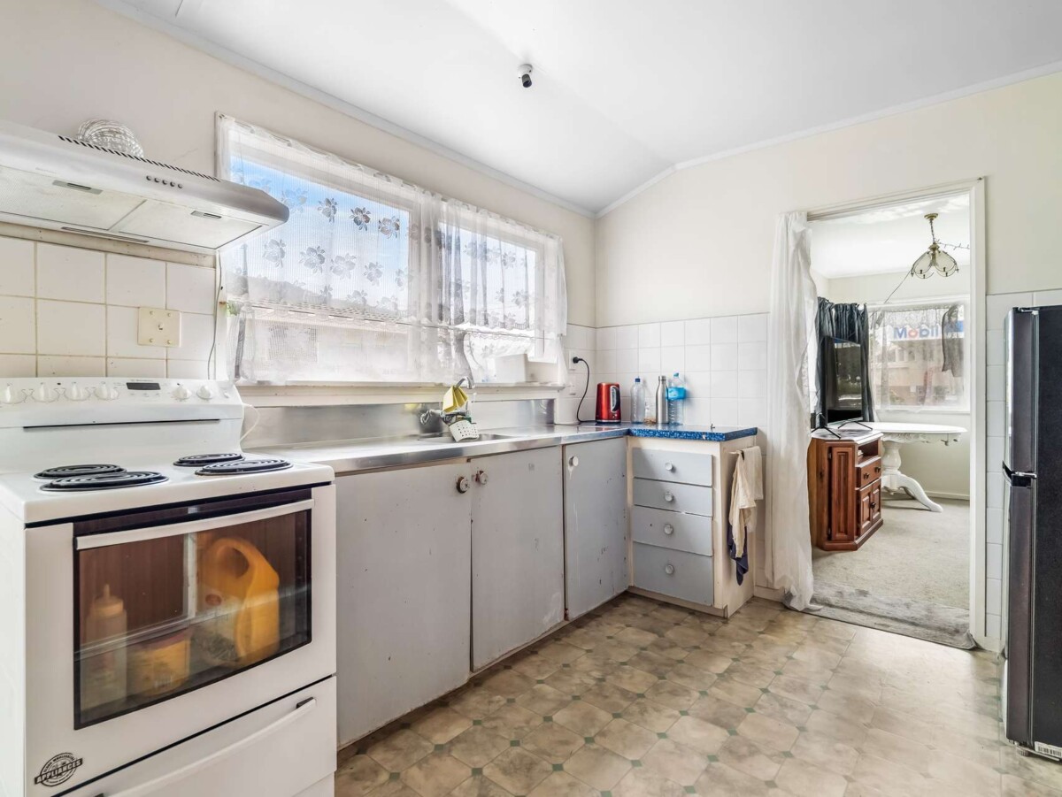 Affordable Brick & Tile 2 bedrooms home, 1/5 Grove Road, Papakura, Auckland