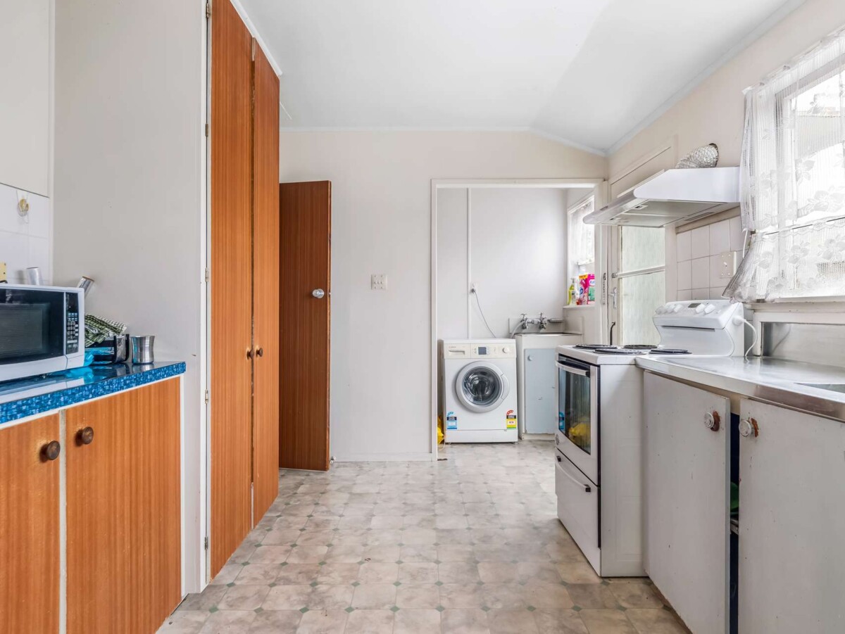 Affordable Brick & Tile 2 bedrooms home, 1/5 Grove Road, Papakura, Auckland