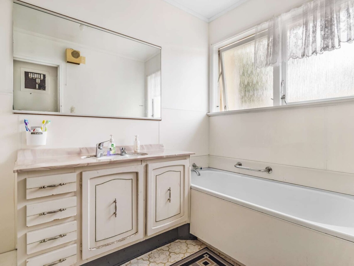 Affordable Brick & Tile 2 bedrooms home, 1/5 Grove Road, Papakura, Auckland