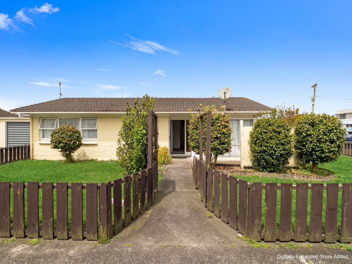 Affordable Brick & Tile 2 bedrooms home, 1/5 Grove Road, Papakura, Auckland