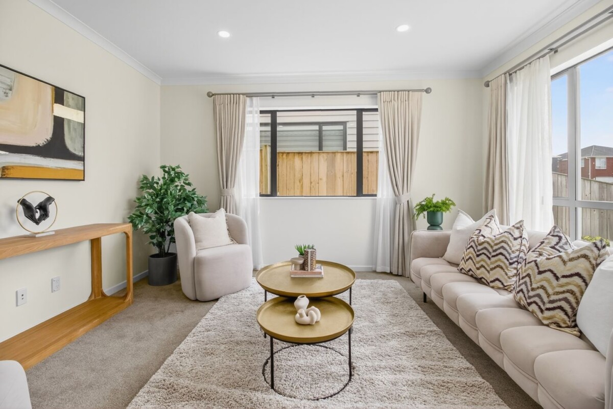 2 legal kitchens, Vendor Gone, Keys Available, 7 bedrooms house, 13 Puoro Street, Flat Bush, Auckland