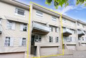 Stylish 4 bedrooms Family Home in Prime Location, Top School Zone, 4/17 Auburn Street, Grafton, Auckland