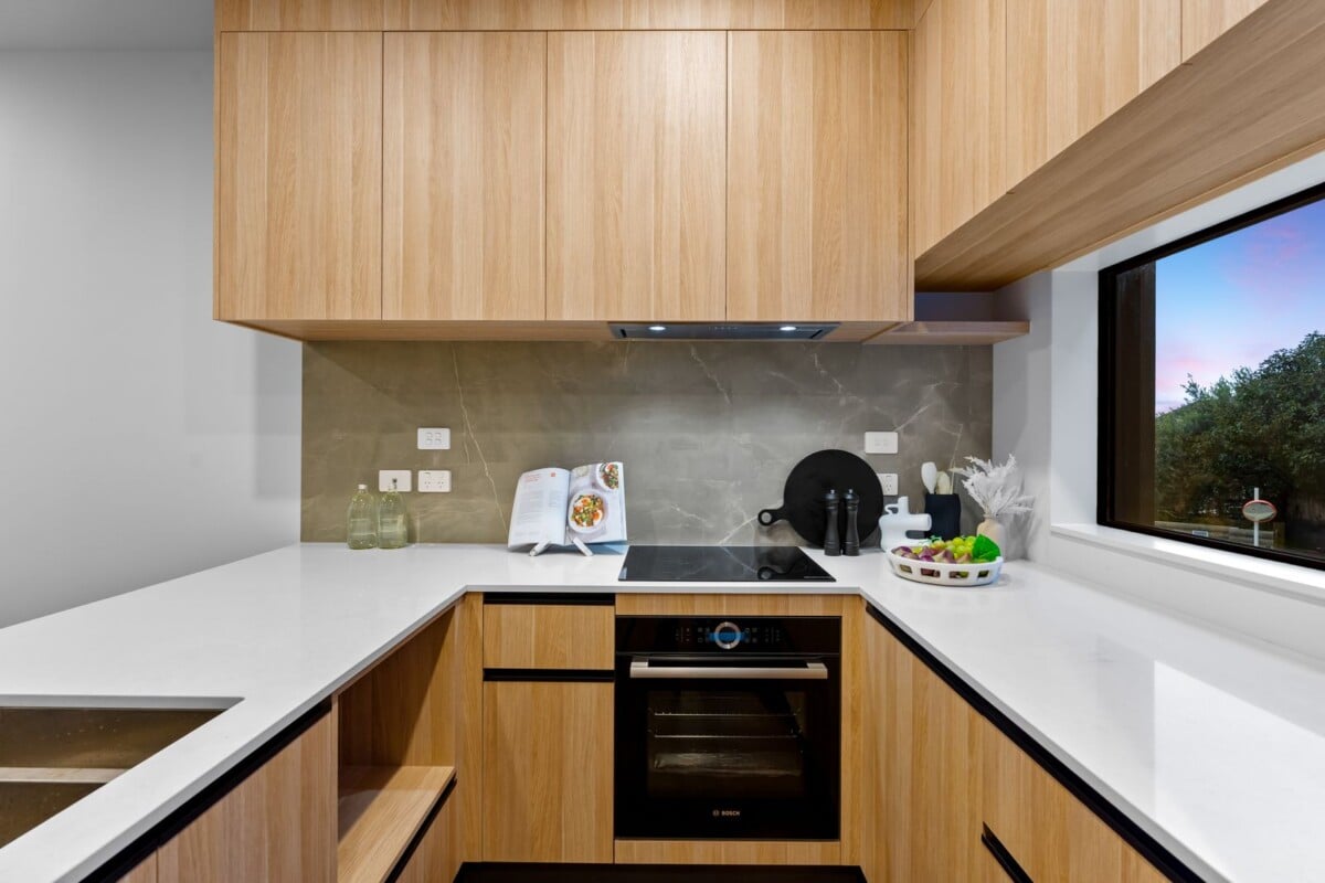 Massive Price Reduction, 3 beds + study 2.5 baths home with garage, zoned for Selwyn College, Baradene College, Remuera Intermediate, Meadowbank School, 4/10 Meadowbank Road, Meadowbank, Auckland