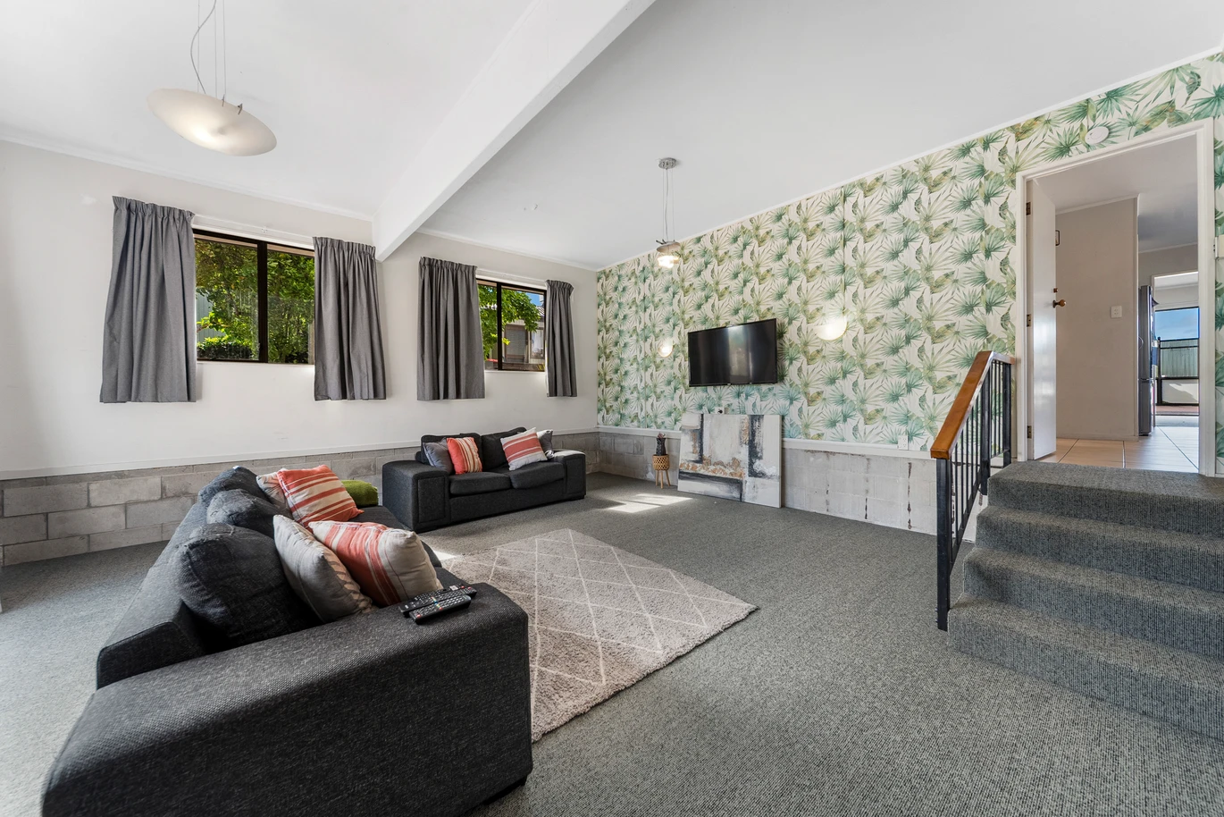Aucyion $1 RESERVE, 4 bedrooms house on 716m2 land, 21 Rushgreen Avenue Pahurehure, Auckland