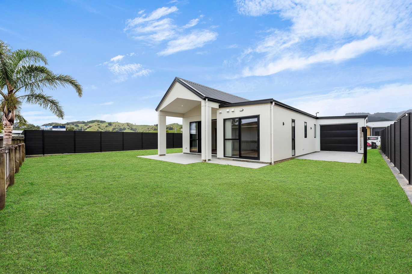 Brandnew 3 beds 2 baths house on 596m2 section, with beaches, walking tracks, and boat ramps just minutes away, 104 Mataikokako Loop, Kawakawa Bay, Auckland