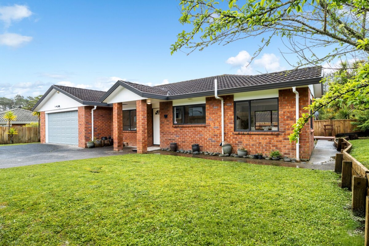 Fresh, Fabulous & Family-Ready in Summerland Zone, 13B Parkcrest Drive, Henderson, Auckland