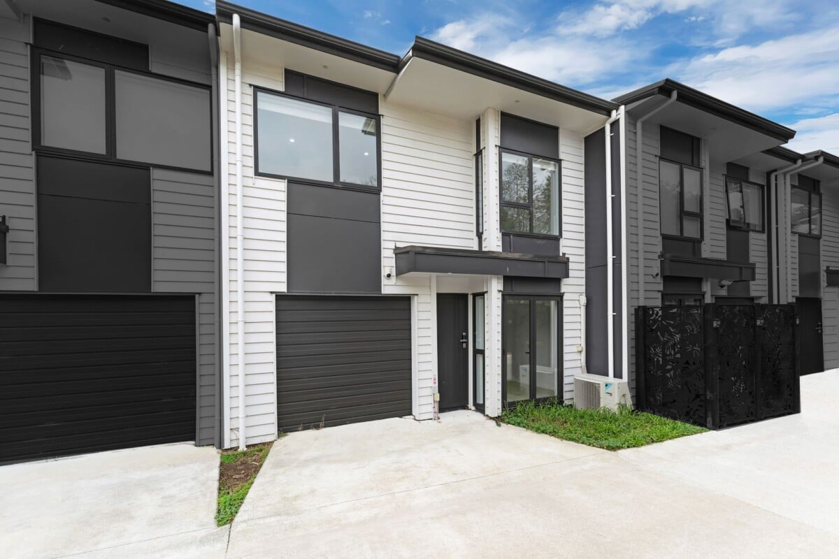Super Affordable Seaview 3 bedrooms Home, 48B Waddell Avenue, Point England, Auckland