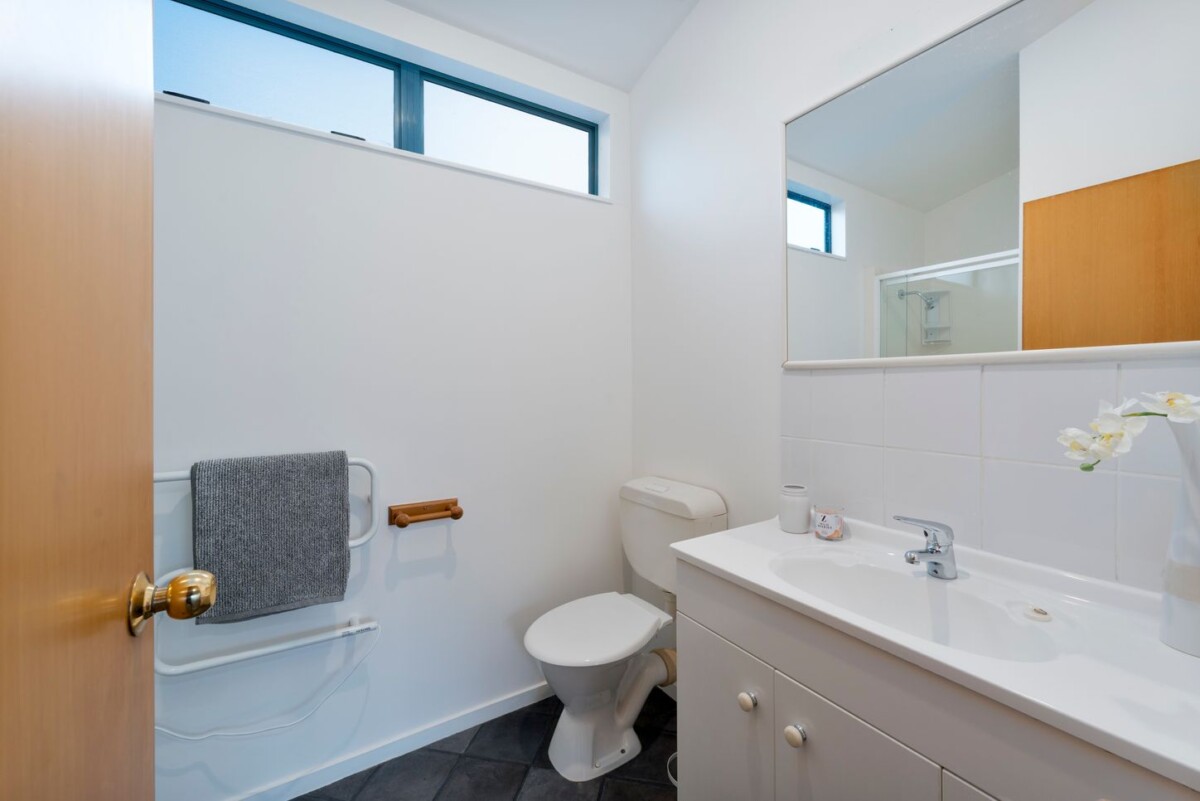 Panoramic Views, just a short drive to shops at Glendene, Henderson including WestCity Mall, 30 Farquhar Road, Glendene, Auckland