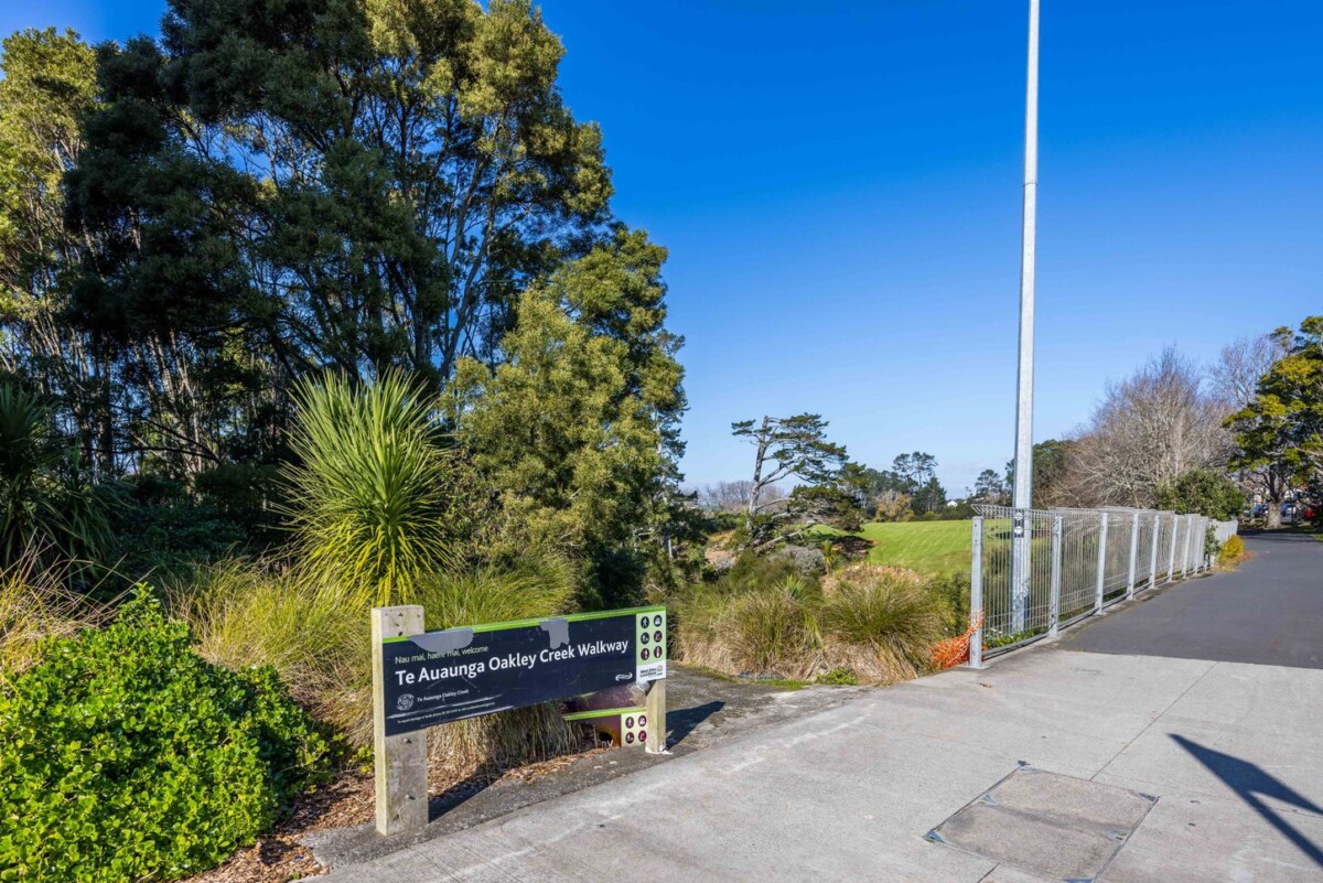 Urgent Sale, Owner Has Bought and need this sold now, 2 rooms 1 bath 1 car park apartment, G03/1B Oakley Avenue, Waterview, Auckland