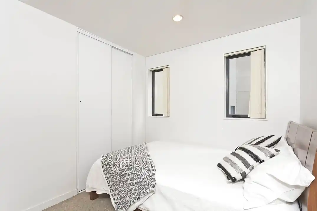 Double Grammar school zone, Freehold 2 beds 1 bath apartment, 53sqm plus a spacious balcony, 1.1 km to Auckland Girls’ Grammar School, 1.7 km to Auckland Grammar, 1110/76 Wakefield Street, City Centre, Auckland