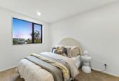 Massive Price Reduction, 3 beds + study 2.5 baths home with garage, zoned for Selwyn College, Baradene College, Remuera Intermediate, Meadowbank School, 4/10 Meadowbank Road, Meadowbank, Auckland