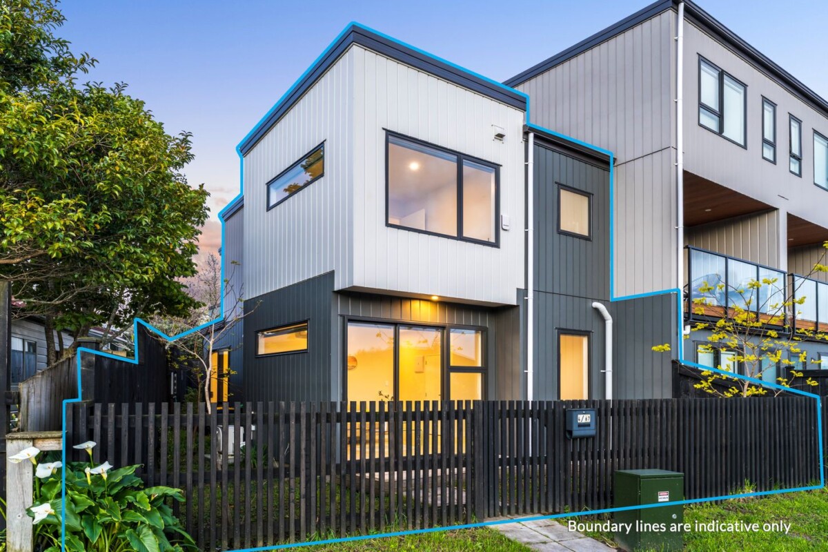 End Terrace – Extra Privacy & Natural Light, 4/67 Kervil Avenue, Te Atatu Peninsula,Auckland