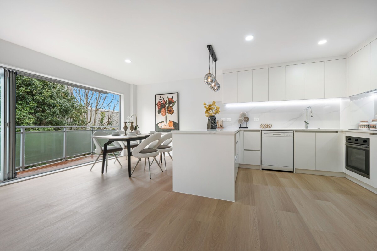 Stylish 4 bedrooms Family Home in Prime Location, Top School Zone, 4/17 Auburn Street, Grafton, Auckland